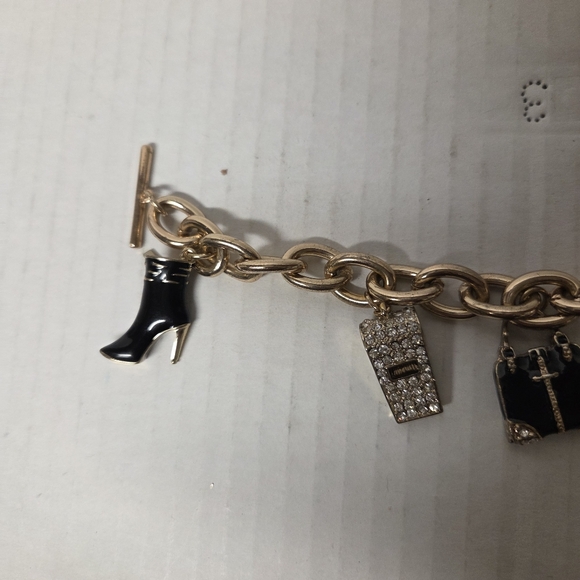 Vintage Guess Gold-tone Chain Charm Bracelet - Picture 5 of 6